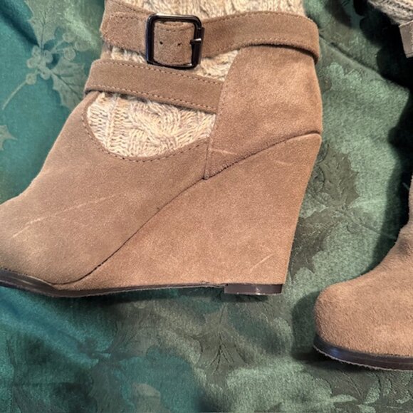 Steve Madden  P-Alpine Suede Knit Wedge Boots - Size 8 - Picture 7 of 11